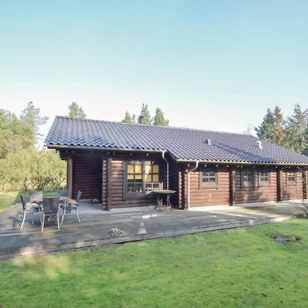 Three-bedroom Holiday In 度假居 *